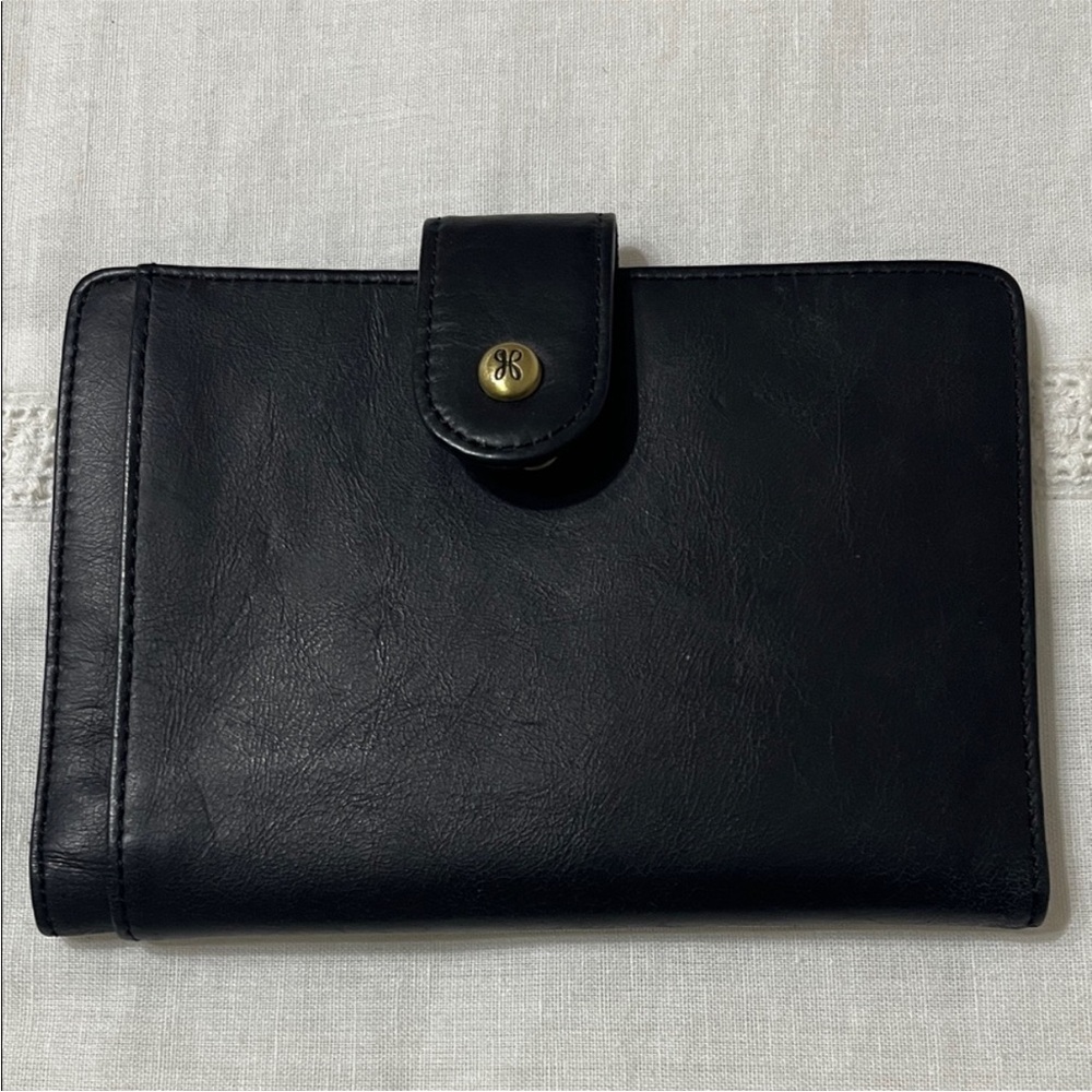 Hobo Pax Bifold/Passport Wallet 💖